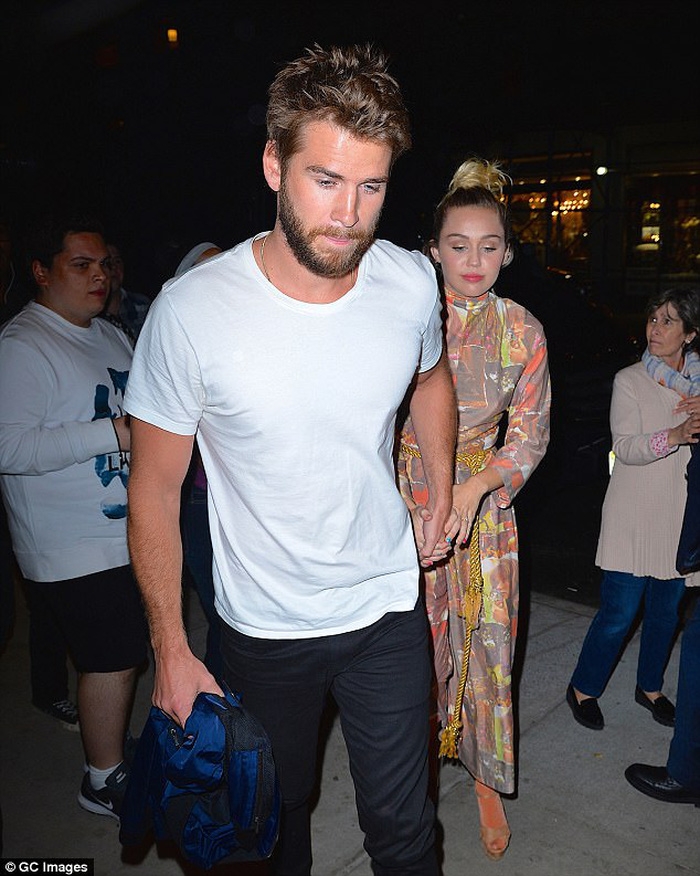 Miley muốn phân chia tài sản trước khi cưới, Liam tức giận cãi nhau và đòi chia tay? - Ảnh 1.