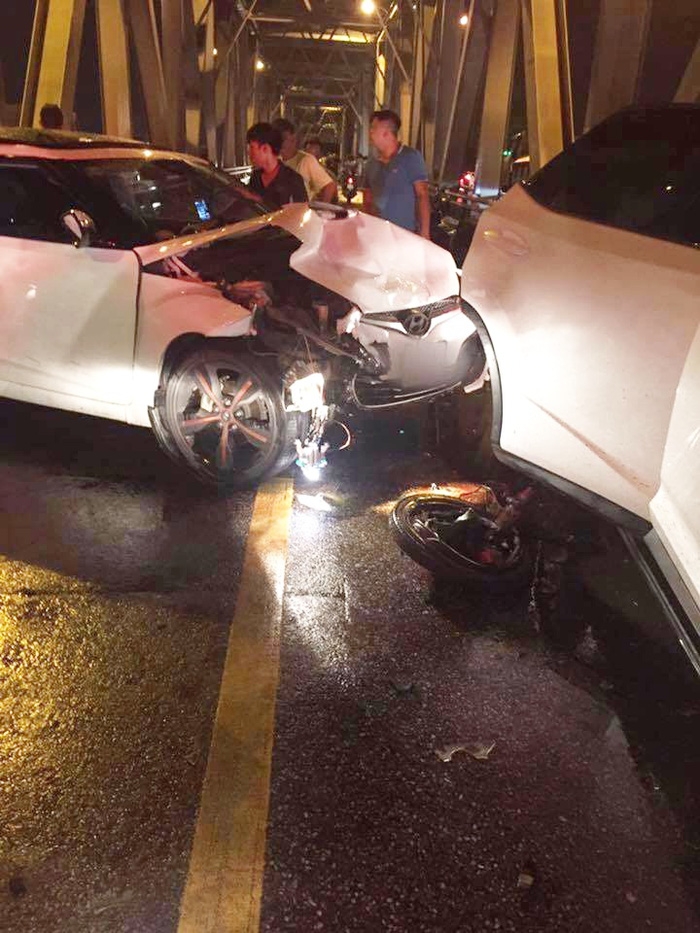 Vụ tai nạn khiến 3 người tử vong trên cầu Chương Dương: Nghi vấn xe Lexus chạy ngược chiều - Ảnh 1.