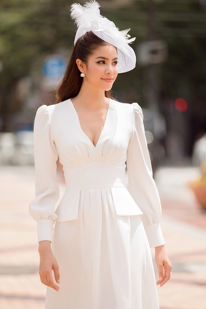 vua thong minh sac sao, 10 hoa hau nay con gay nuc long vi trinh tieng anh 