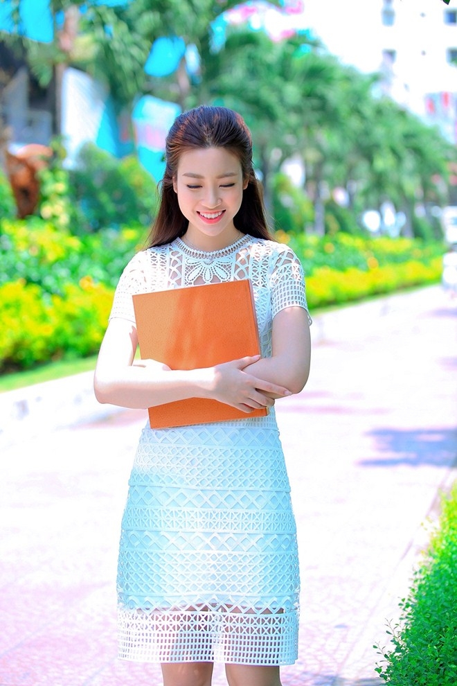 vua thong minh sac sao, 10 hoa hau nay con gay nuc long vi trinh tieng anh 
