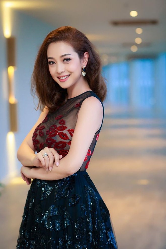 vua thong minh sac sao, 10 hoa hau nay con gay nuc long vi trinh tieng anh 
