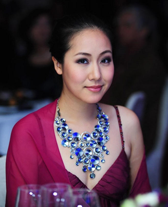 vua thong minh sac sao, 10 hoa hau nay con gay nuc long vi trinh tieng anh 