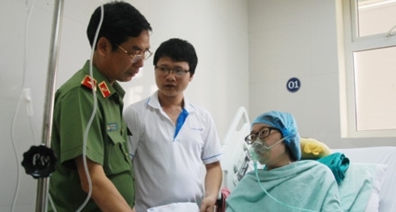 Bé trai sinh ra từ người mẹ ung thư nhường sự sống cho con đã tròn 1 tuổi ảnh 4