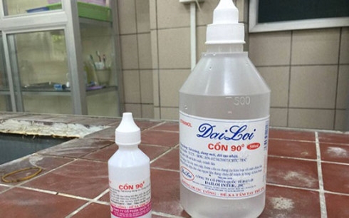 nghi van con y te dai loi vo cung doc hai chua 88% methanol hinh 1