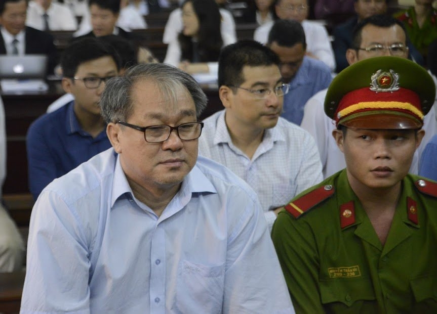 Phạm Công Danh, Trầm Bê, Ngân hàng Xây dựng, Ngân hàng Sacombank