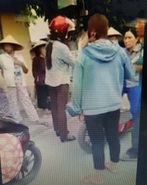 trieu tap co gai tung tin don bat coc tre em gay hoang mang du luan hinh anh 1