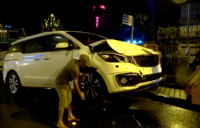 Xe ben gay tai nan lien hoan 3 oto dung den do o Sai Gon hinh anh 2