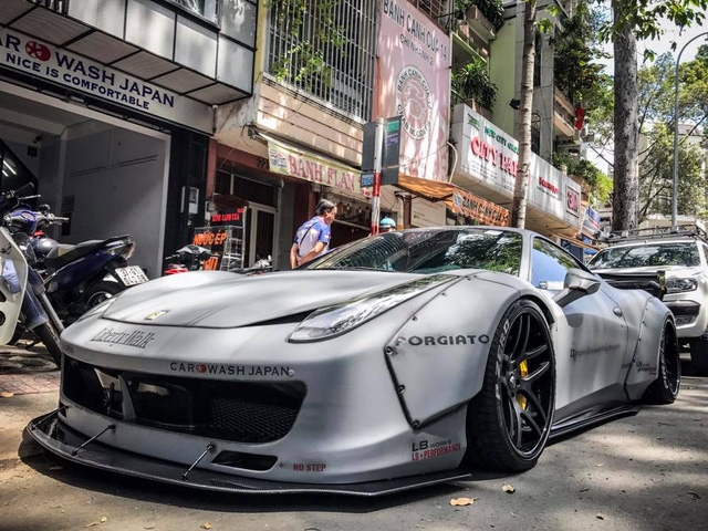 Chiêm ngưỡng bộ áo mới trên siêu xe Ferrari 458 Italia độ Liberty Walk độc nhất Việt Nam - Ảnh 3.