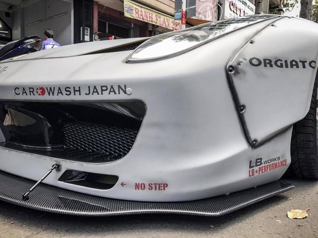 Chiêm ngưỡng bộ áo mới trên siêu xe Ferrari 458 Italia độ Liberty Walk độc nhất Việt Nam - Ảnh 10.