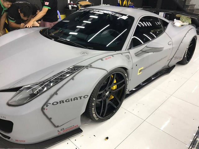 Chiêm ngưỡng bộ áo mới trên siêu xe Ferrari 458 Italia độ Liberty Walk độc nhất Việt Nam - Ảnh 11.