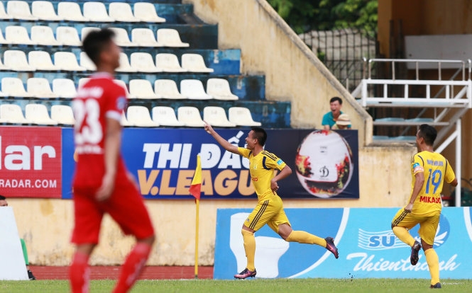 Nam Định thăng hạng V-League