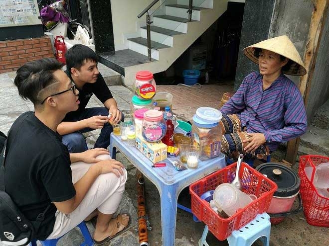 vu clip dung nuoc rua chan pha tra: nguoi quay clip ra trinh dien hinh anh 1