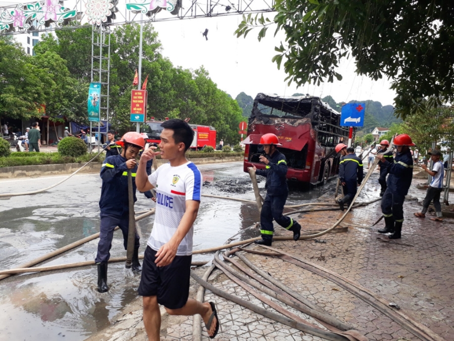 Xe giuong nam chay rui khi vua tra khach hinh anh 4