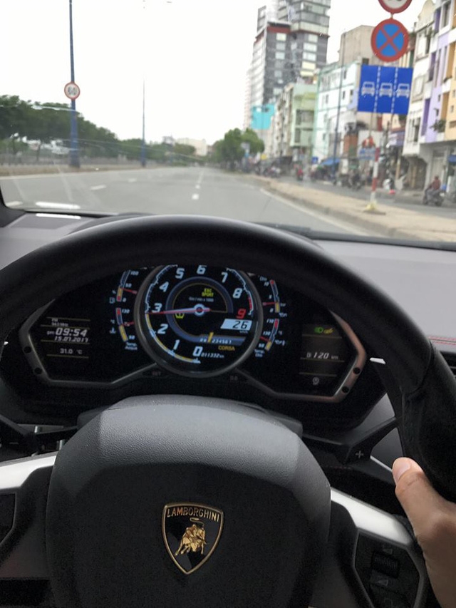 Dàn siêu xe rủ nhau tắm nắng tại Sài thành - Ảnh 3.