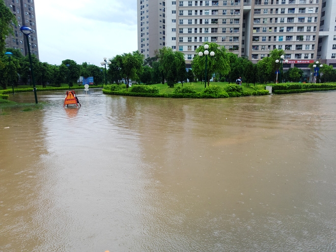Hà Nội: Nhiều chung cư, khu đô thị bị cô lập vì nước ngập lớn - Ảnh 5.