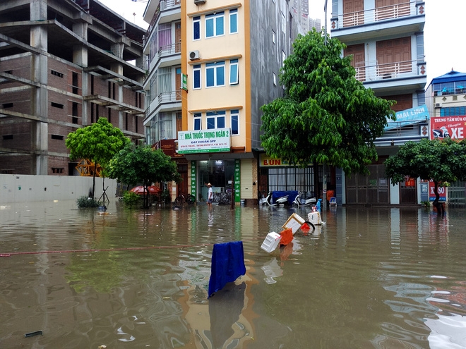 Hà Nội: Nhiều chung cư, khu đô thị bị cô lập vì nước ngập lớn - Ảnh 13.