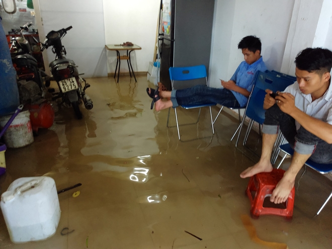 Hà Nội: Nhiều chung cư, khu đô thị bị cô lập vì nước ngập lớn - Ảnh 14.