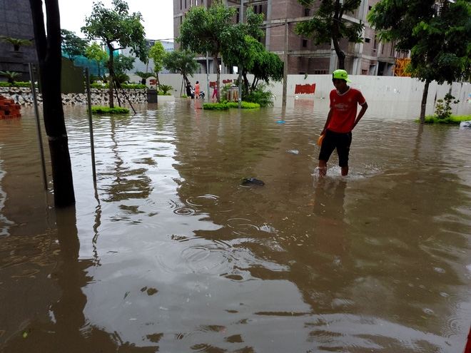 Hà Nội: Nhiều chung cư, khu đô thị bị cô lập vì nước ngập lớn - Ảnh 15.