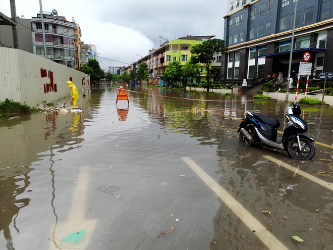 Hà Nội: Nhiều chung cư, khu đô thị bị cô lập vì nước ngập lớn - Ảnh 17.