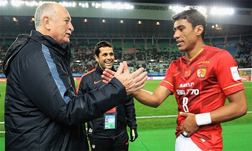 quang-chau-hang-dai-doi-kien-barca-vi-paulinho