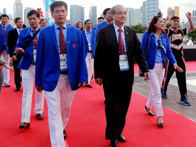 Bí hiểm việc 5 ông phó đoàn xin… ở nhà - 1