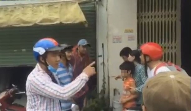 Bình Dương: Bé trai 8 tuổi bị kẻ xấu dụ dỗ lên xe, cướp điện thoại rồi bỏ lại lề đường - Ảnh 2.