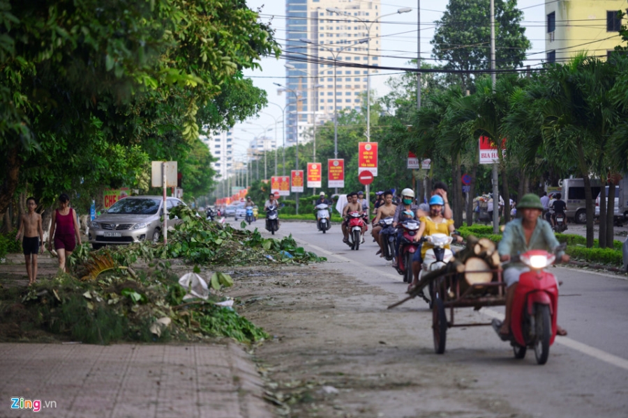 Cua Lo nhu 'bai chien truong' sau bao so 2 hinh anh 2