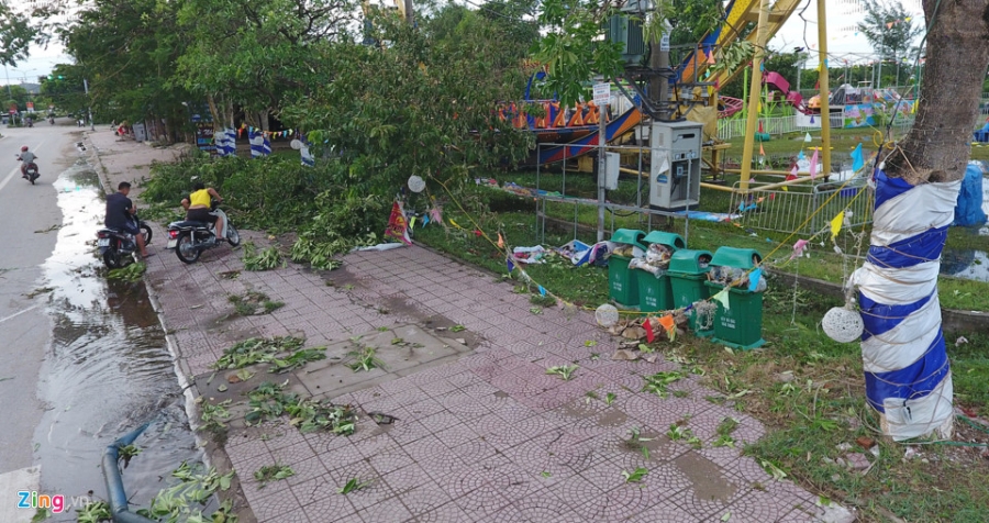 Cua Lo nhu 'bai chien truong' sau bao so 2 hinh anh 7