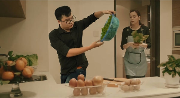 cuoi khong chiu noi chang trai che anh lay loi 