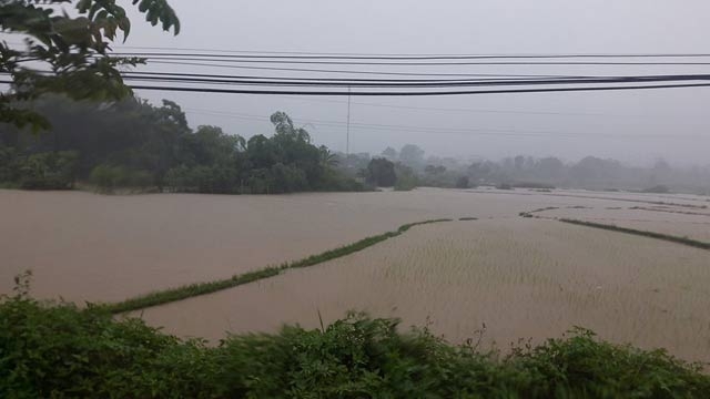 hoa binh: mua lu van chia cat nhieu noi, giao thong te liet hinh anh 1