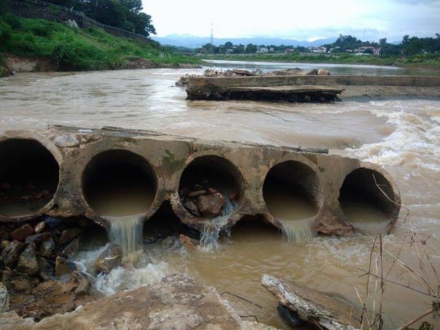 hoa binh: mua lu van chia cat nhieu noi, giao thong te liet hinh anh 2