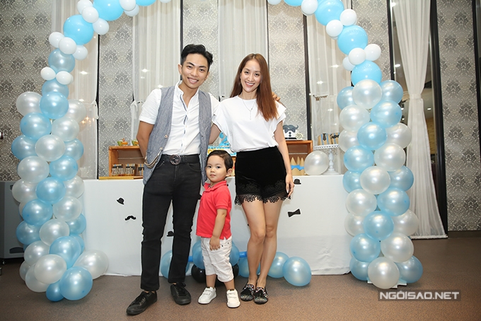 khanh-thi-phan-hien-mo-tiec-mung-con-trai-tron-2-tuoi-1