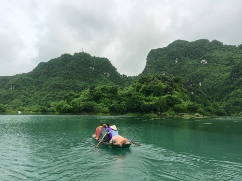 chang trai dua me di phuot xuyen viet gay xon xao dan mang hinh anh 10