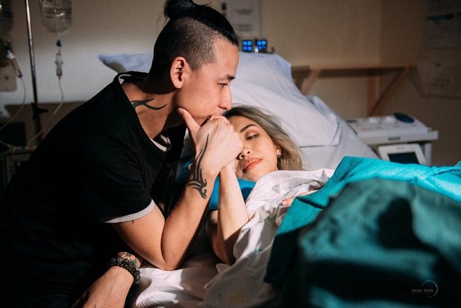 Dân mạng xúc động trước bộ ảnh chân thực: Chồng cùng vợ “vượt cạn” - Ảnh 8.
