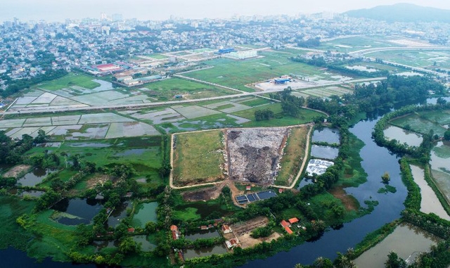 Bãi rác thải thành phố Sầm Sơn nhìn từ trên cao