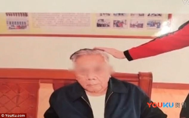 Mải đi làm kiếm tiền nuôi cha, con trai chết lặng khi phát hiện sự thật xảy ra trong nhà - Ảnh 2.