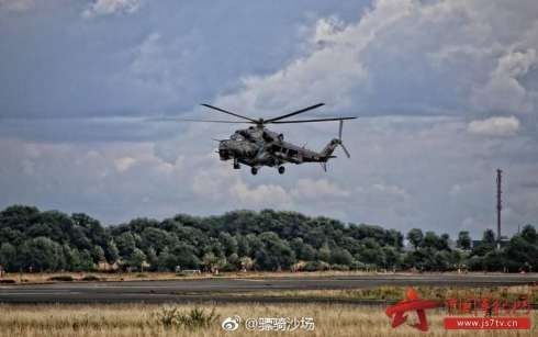 Rung minh truoc dan truc thang Mi-24 'xam tro day minh' - Anh 8