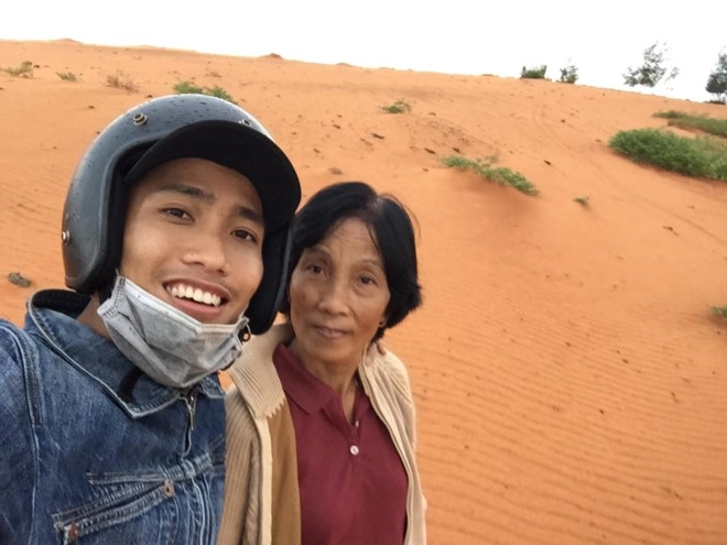9X phuot xuyen Viet: 'Me la ban dong hanh tuyet voi nhat' hinh anh 2