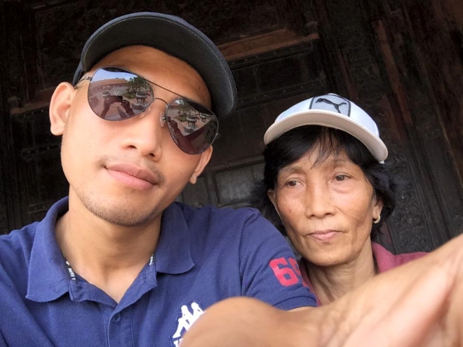 9X phuot xuyen Viet: 'Me la ban dong hanh tuyet voi nhat' hinh anh 4