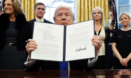 Nhung diem nhan sau 6 thang cam quyen cua ong Donald Trump - Anh 9