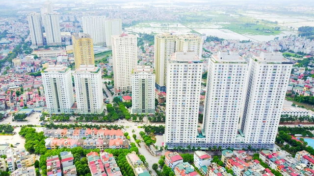 Tối 11/10/2015 đã xảy ra vụ cháy hầm nhà xe tòa nhà CT4A khiến 200 chiếc xe máy, một ô tô, 45 xe đạp thiệt hại hoàn toàn.