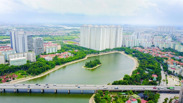 Dự án chung cư HH,thuộc Khu đô thị Linh Đàm bao gồm nhiều tòa nhà chung cư 36-41 tầng. Vào trưa 16-9-2015 đã xảy ra vụ hỏa hoạn ở khu nhà HH. Nguyên nhân vụ cháy được xác định là do sự cố từ hộp kỹ thuật tầng 17.