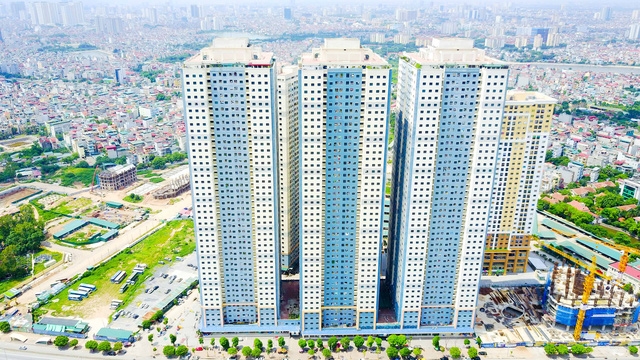  Trong quá trình thanh tra, kiểm tra, Thanh tra Bộ Xây dựng phát hiện hàng loạt sai phạm như tự ý biến tầng hai các tòa nhà CT11, CT12 từ mục đích sử dụng dịch vụ thương mại, công cộng thành căn hộ để bán; thi công thiếu cửa chống cháy, không có hệ thống thông gió tầng hầm, thu phí dịch vụ sai quy định… 