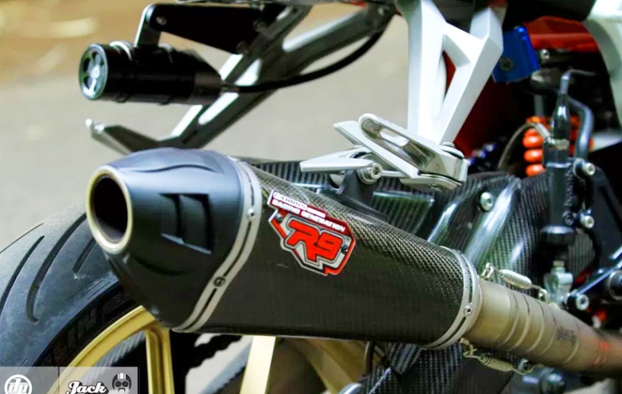 Honda CBR250RR do phong cach 'Nguoi Nhen' o Indonesia hinh anh 7