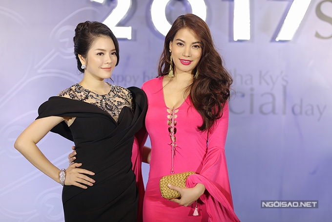 ly-nha-ky-mo-tiec-sinh-nhat-xa-hoa-mung-tuoi-35-2