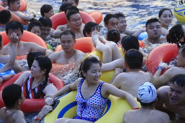 Trung Quốc, nóng kỷ lục, bể bơi