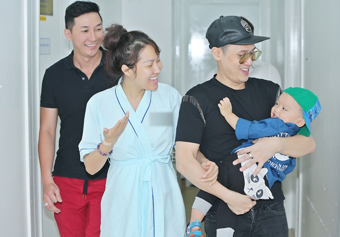 con-trai-cung-ban-be-mung-phi-thanh-van-xuat-vien-sau-ca-dai-phau-4