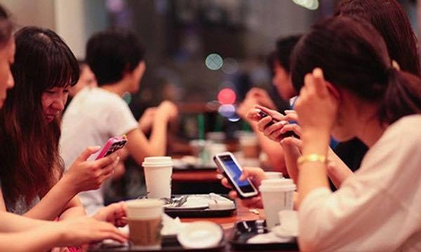 gia dinh soc vi con co giat, loan than do nghien facebook hinh anh 1