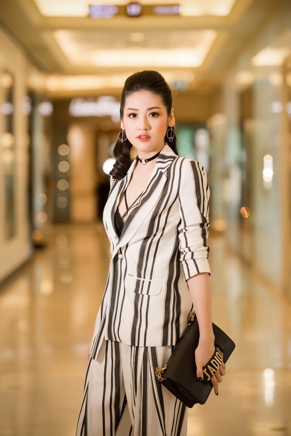 Sao Việt 'săn lùng' túi J'adior hơn 60 triệu đồng
