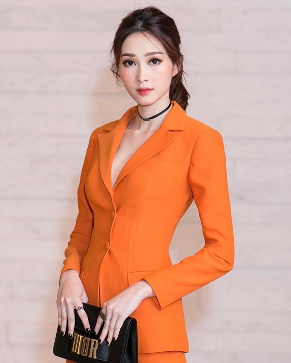 Sao Việt 'săn lùng' túi J'adior hơn 60 triệu đồng